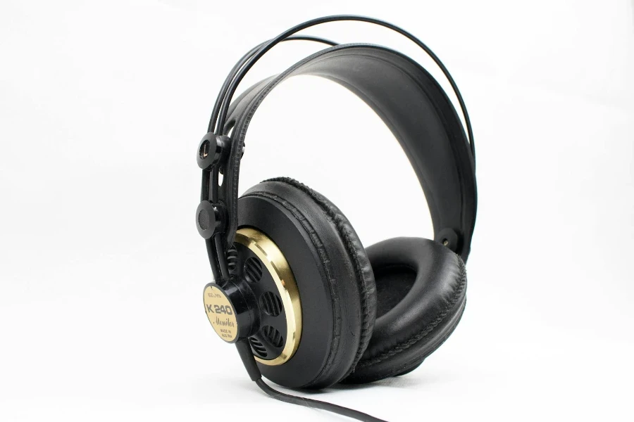 Auriculares con cable negros