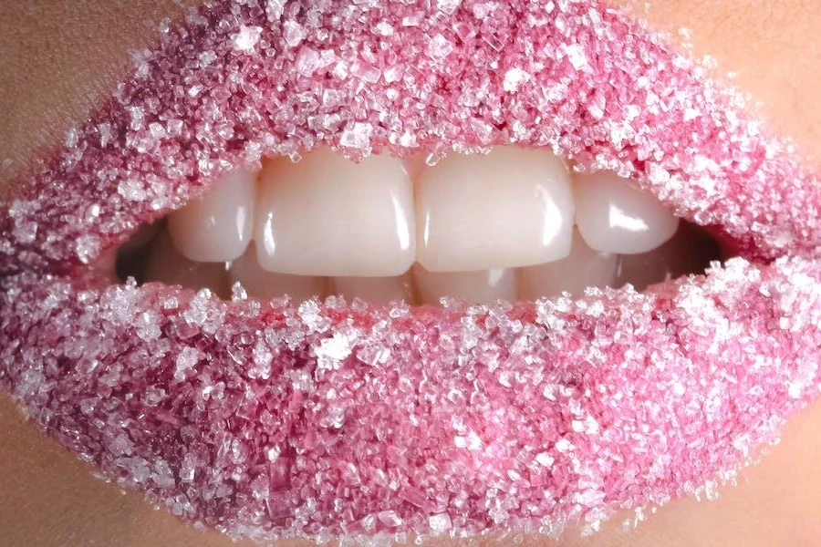 Lippen mit wunderschönen frostigen Lippenstiften