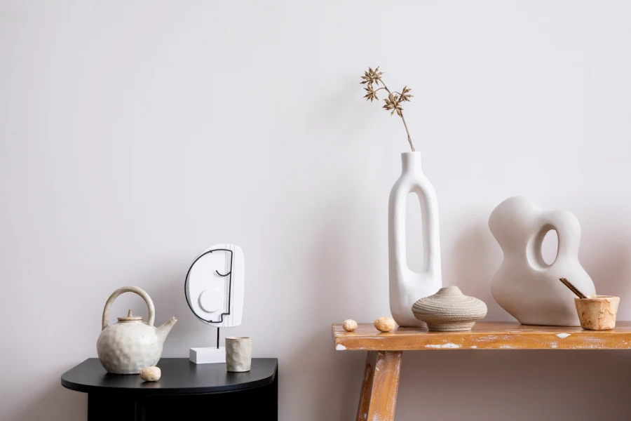 в тренде современные минималистичные керамические вазы