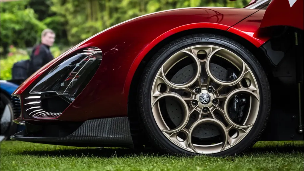 Perfil da roda dianteira esquerda Alfa Romeo 33 Stradale
