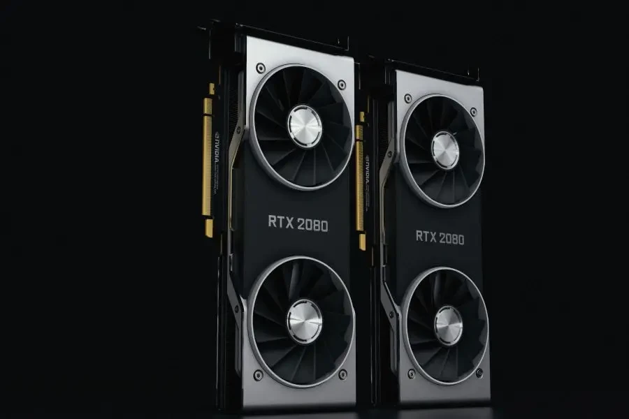 لقطة مقربة لبطاقتي رسوميات NVIDIA RTX 2080 بمراوح مزدوجة وأجهزة عالية الأداء