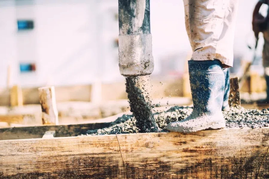 Details of concrete pouring during construction of house