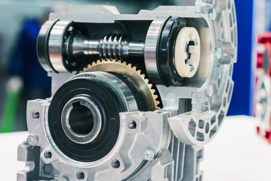 Mechanical worm gear, cross section. Close-up