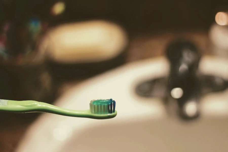 Brosse à dents avec dentifrice