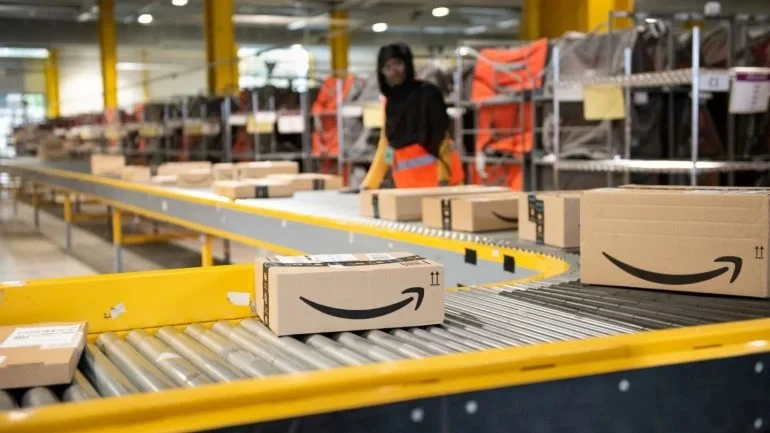 Amazon の Package Decision Engine は、同社が 2 万トン以上の梱包材を削減するのに役立っています。クレジット: Frederic Legrand – COMEO via Shutterstock。