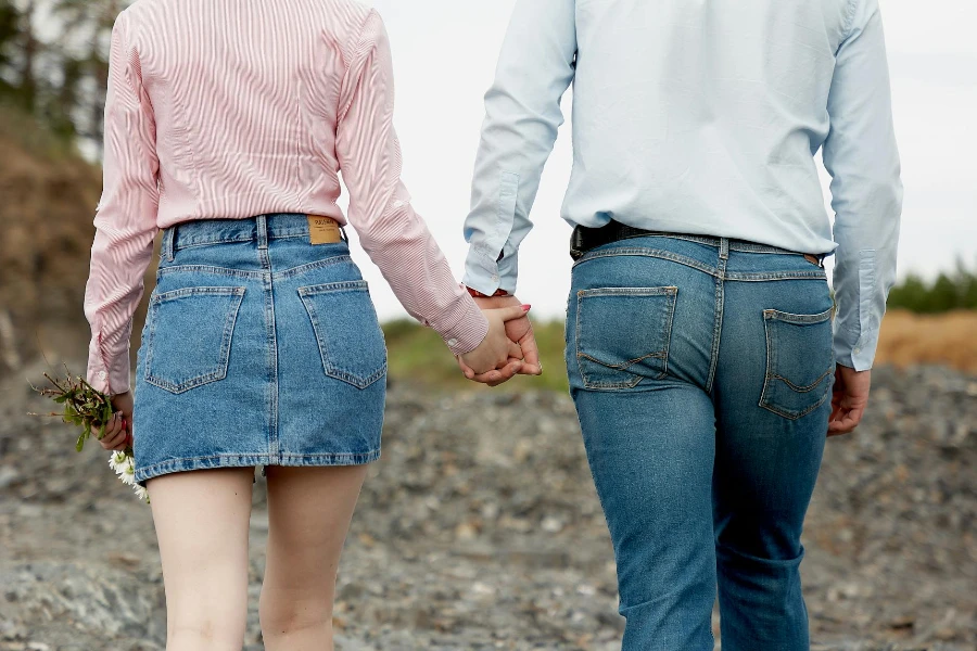 Shallow Focus Photo of Couple Holding Hands