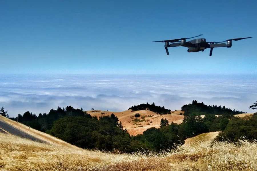 Mavic Pro sobre a neblina ao redor do Monte Tamalpais