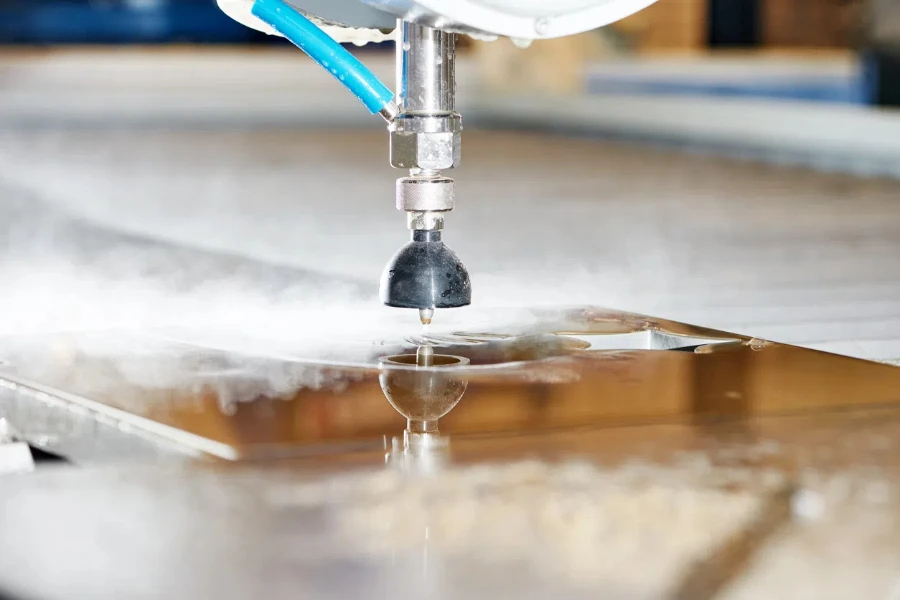 metalworking industry. metal cutting with high pressure water jet