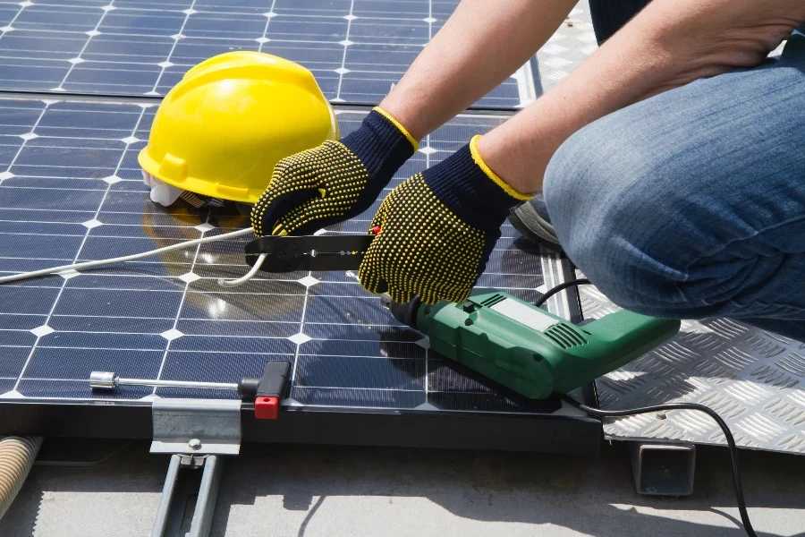 trabajador especializado en fotovoltaica