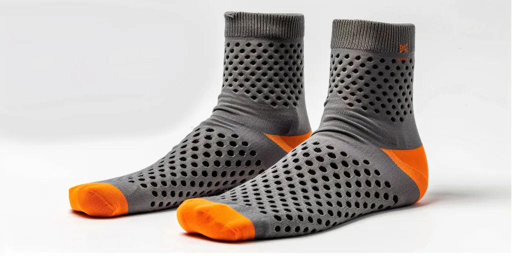 chaussettes pulmonaires grises avec des accents orange