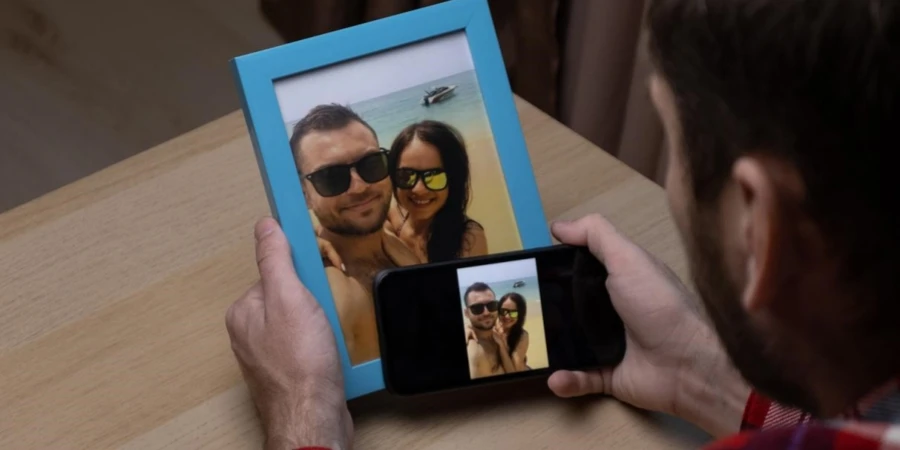 the digital photo frame