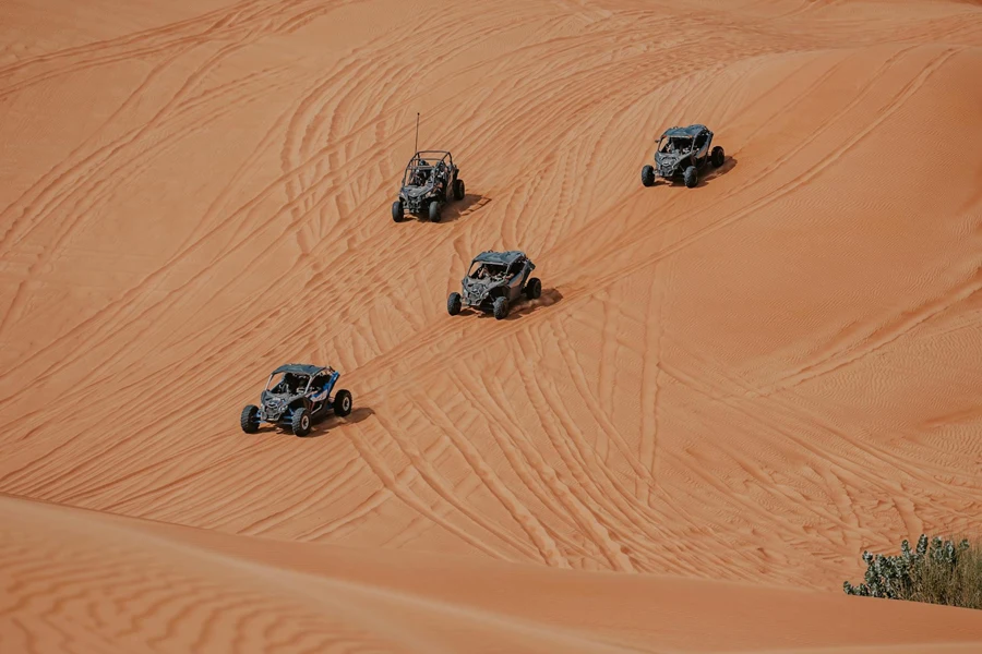 Veículos todo-terreno no deserto