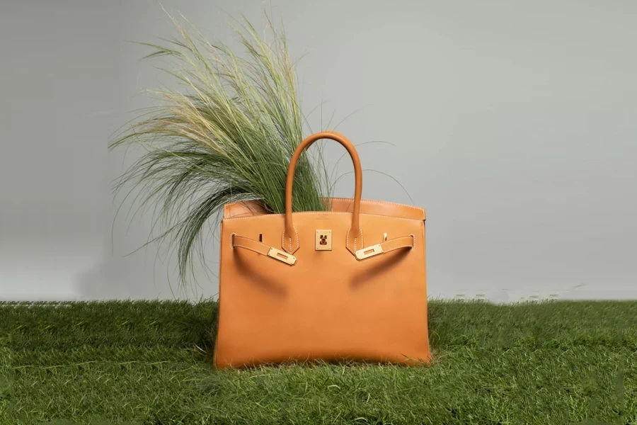 Tas Birkin dengan patina cantik berwarna kecokelatan alami