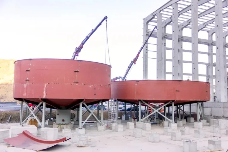 Thickener tank and froth flotation of the industrial plant for copper mine