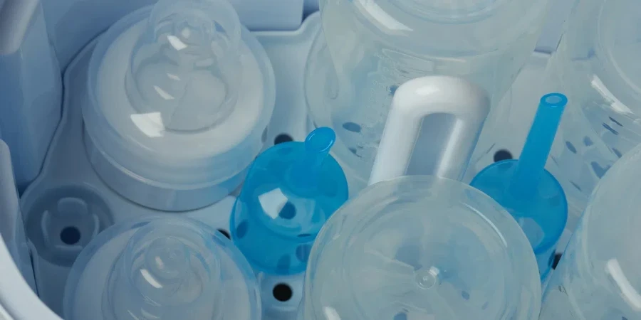 Sterilisator für Plastik-Babyflasche aus nächster Nähe