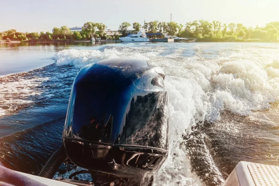 pemandangan buritan perahu motor