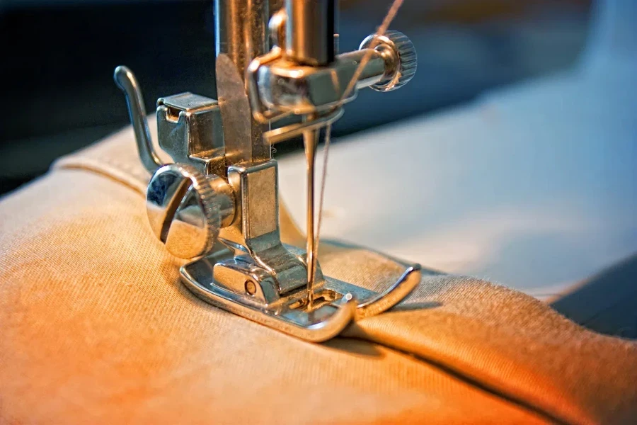 sewing machine and item of clothing