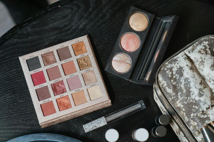 Eyeshadow dan Produk Kosmetik Lainnya