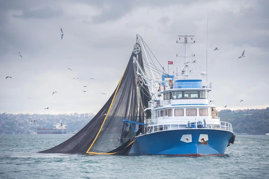 Chalutier de pêche