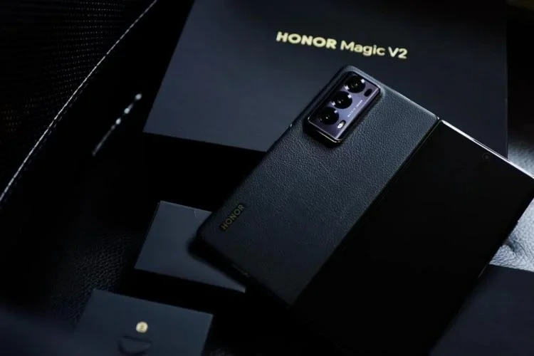 Honor Magic V2