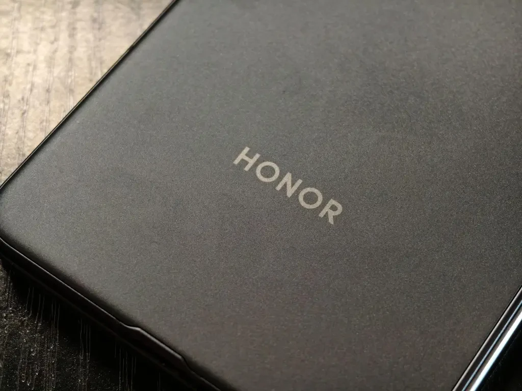 Honor Magic V3 packaging