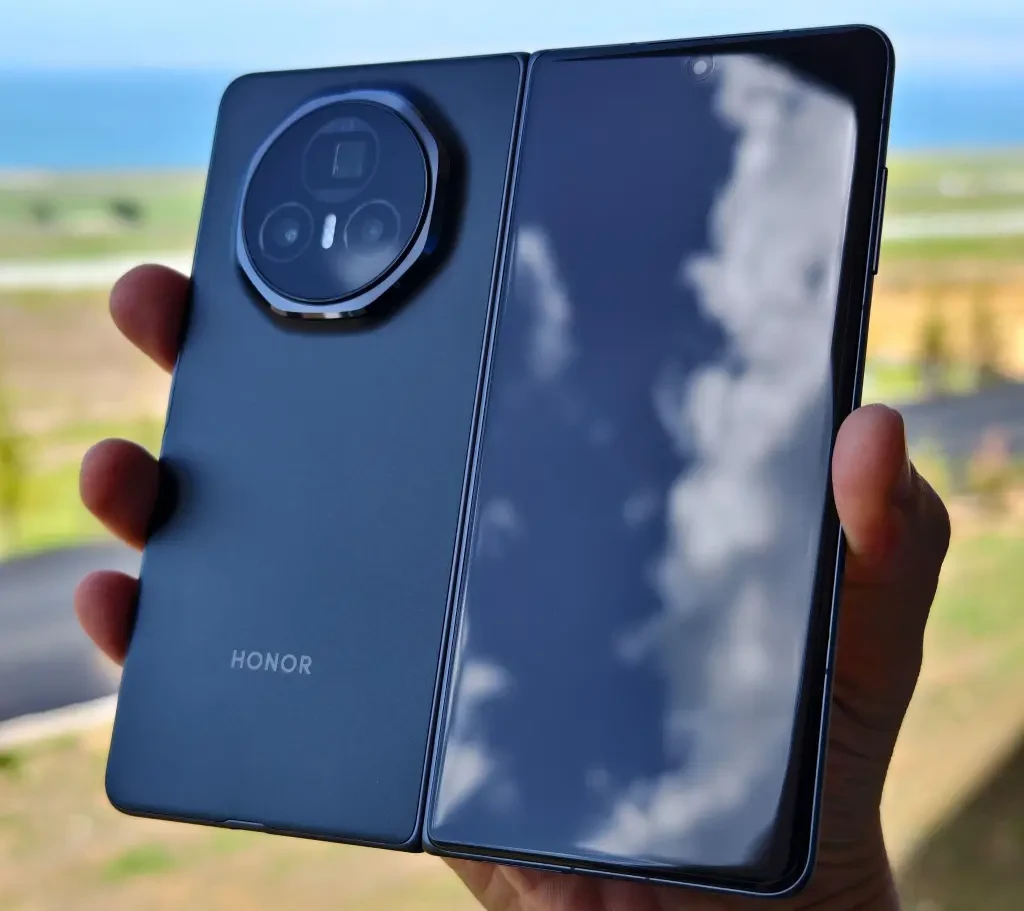 Honor Magic V3