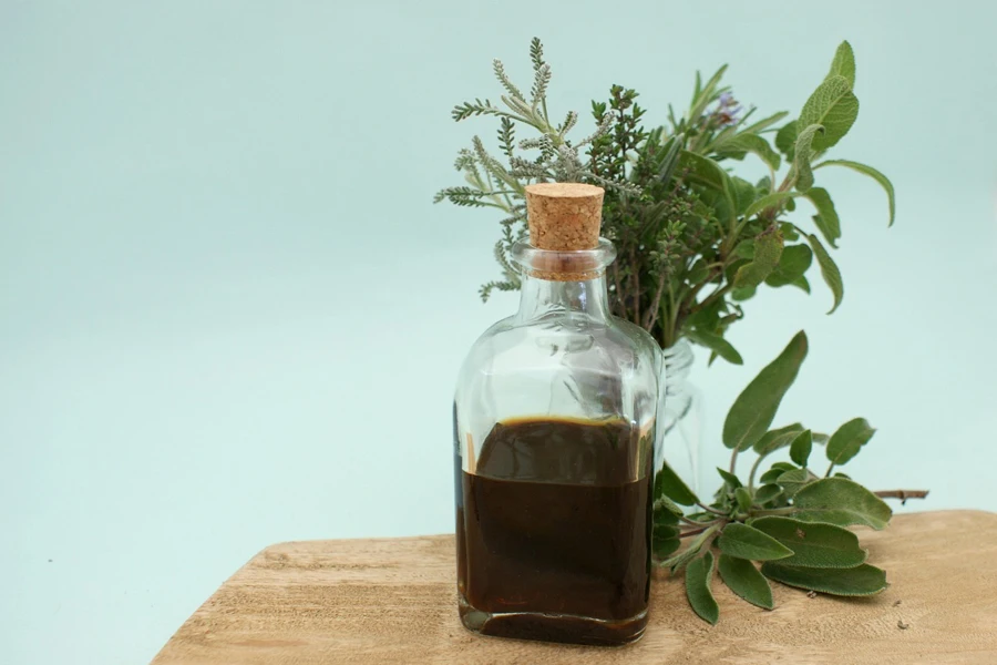 aromathérapie, bouteille, à base de plantes