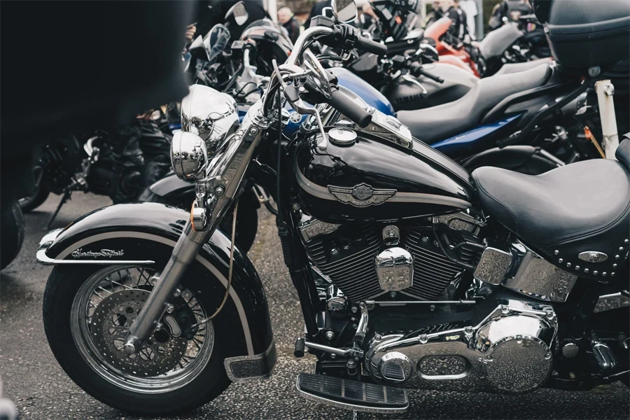 black cruiser motorcycle close up photography