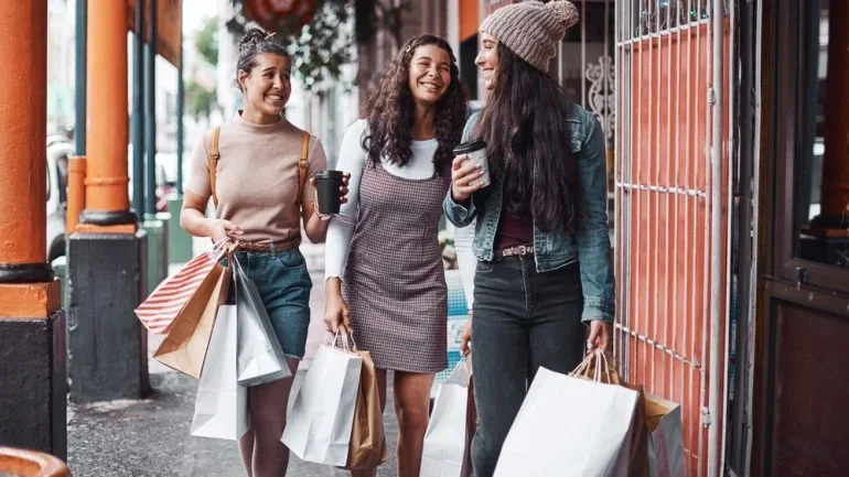 Laut GlobalData folgen Käufer der Generation Z Modetrends am leidenschaftlichsten und werden das Wachstum des Marktes weiter vorantreiben. Bildnachweis: Shutterstock