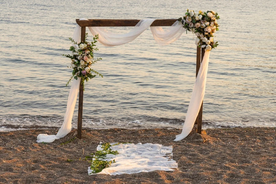 Hochzeitsdekorationen am Strand