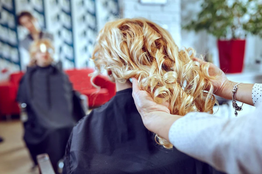 Haarstyling in einem Schönheitssalon