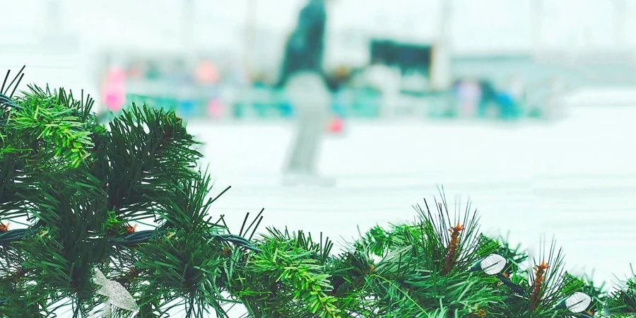 Selectieve focusfotografie van kerstboom