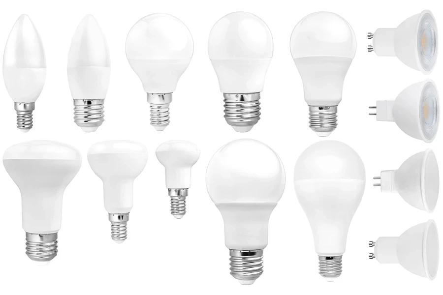 Ensemble d'ampoules LED modernes isolées avec un tracé de détourage