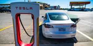 Tesla Süper Şarj Cihazları