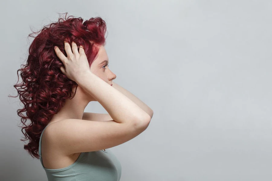 capelli rosso ciliegia scuro