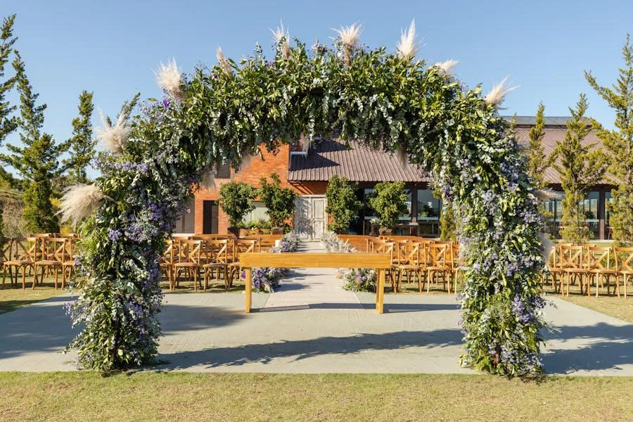 Un treillis de tonnelle inspiré d'un jardin arqué