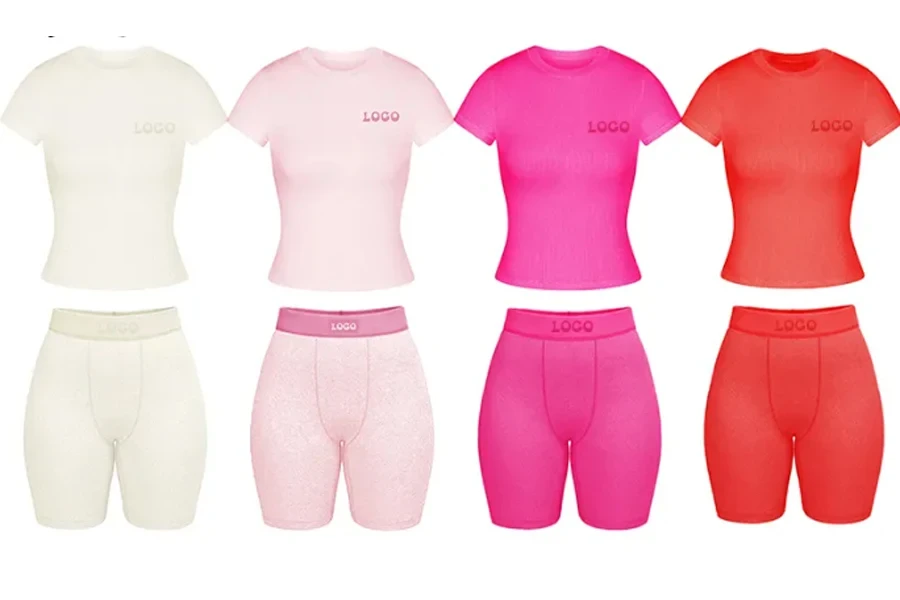 Geripptes Loungewear-Set aus T-Shirt und Shorts in Grau