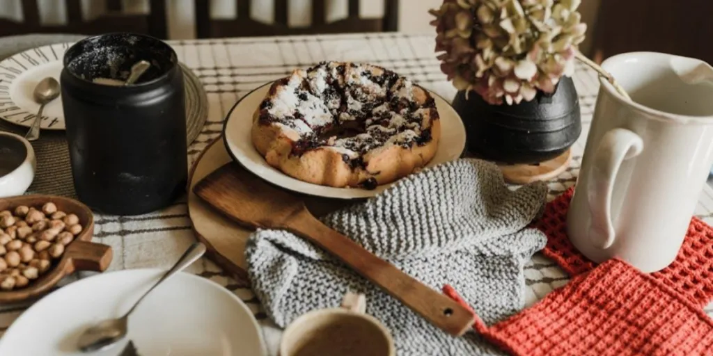 Szene eines gemütlichen Frühstücks im Winter