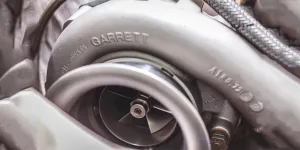 um turbocompressor para um carro de corrida