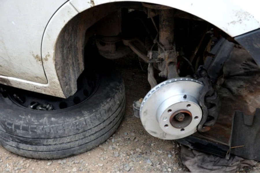 installation d'une entretoise de roue à emboîter sur un vieux camion