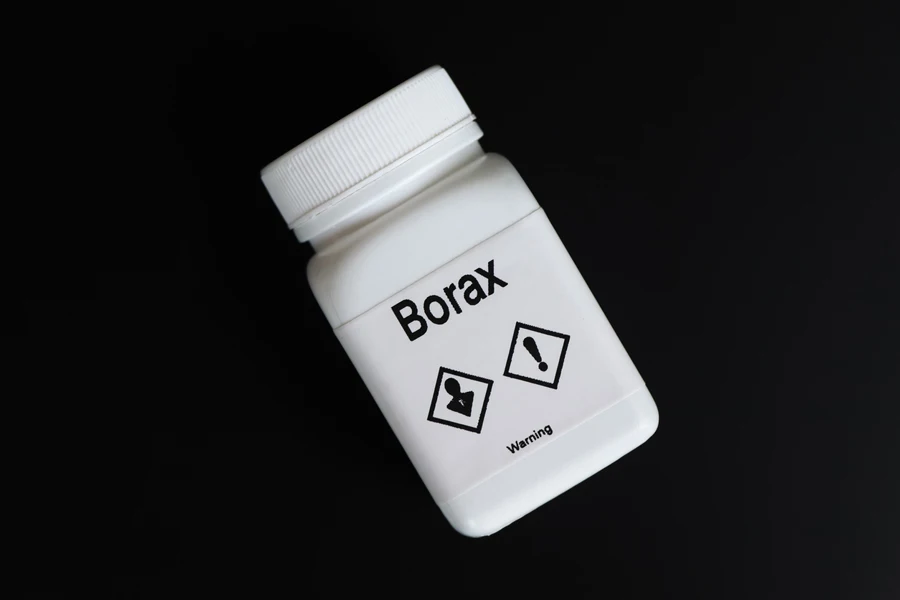 Borax in container many cockroaches