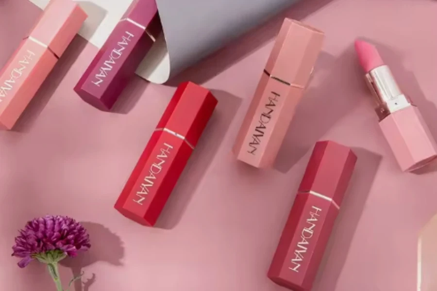 Kits de brillo de labios de marca privada veganos con lápiz labial bonito Handaiyan, logotipo personalizado impreso, tubo de brillo de labios, lápiz labial más barato