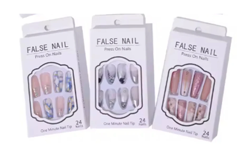 Ongles français à coller avec décor en strass