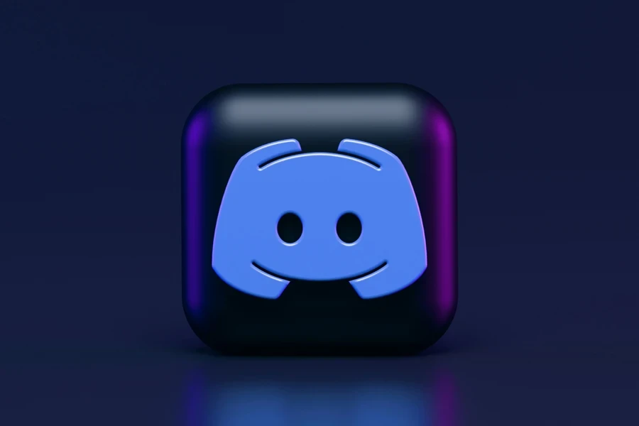 Un logotipo azul de Discord sobre un nox negro