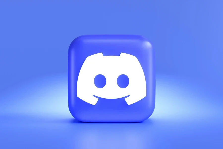 Un logotipo blanco de Discord en una caja morada