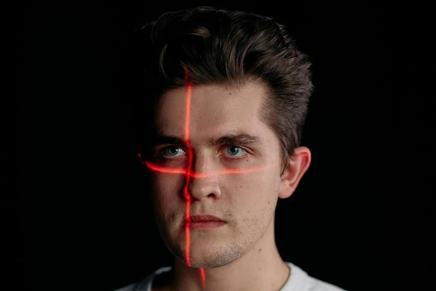 Photo portrait d'un homme avec des lignes laser sur son visage