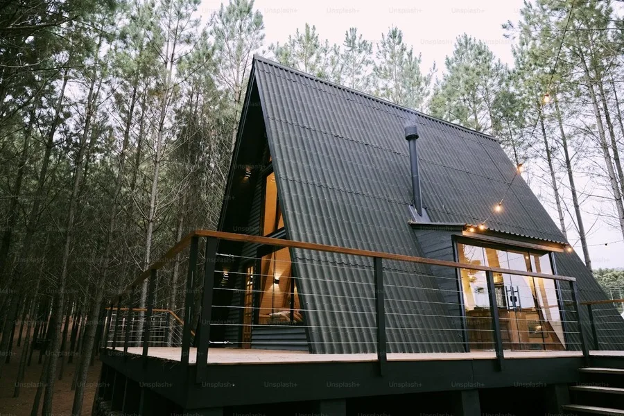 A small modular cabin in the middle of woods