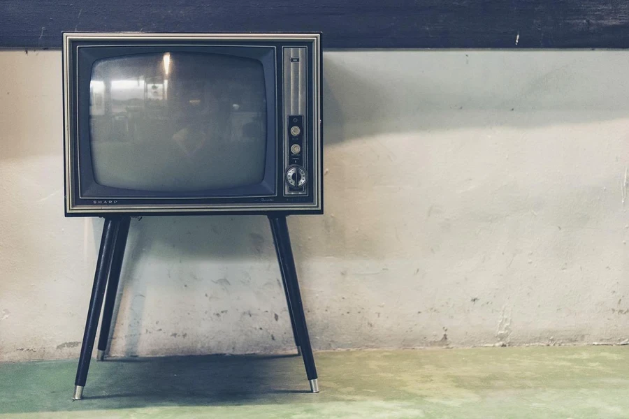 Pemancar TV analog mulai ditinggalkan, seperti halnya TV lama