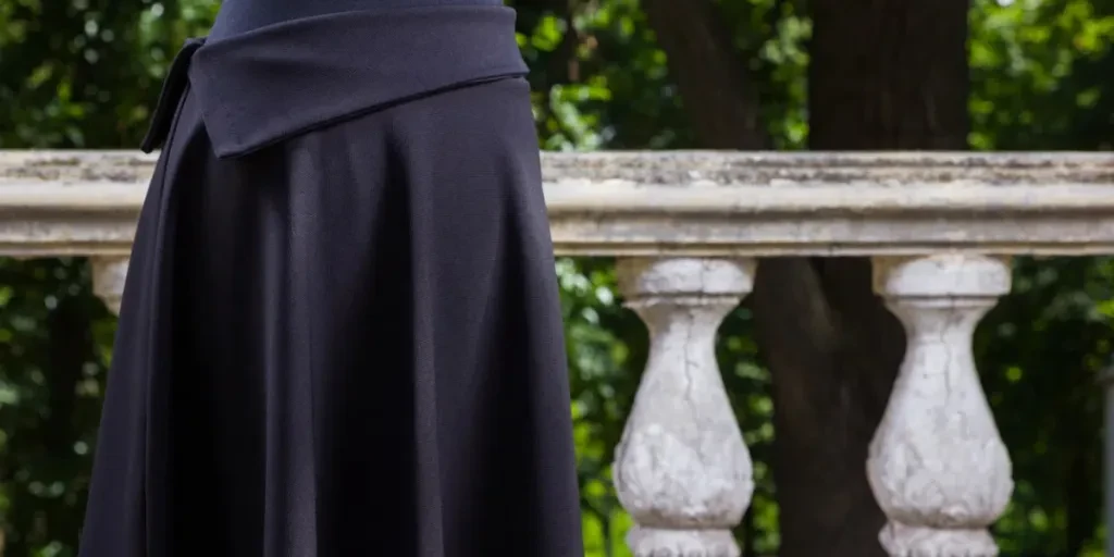 Rok hitam pada manekin