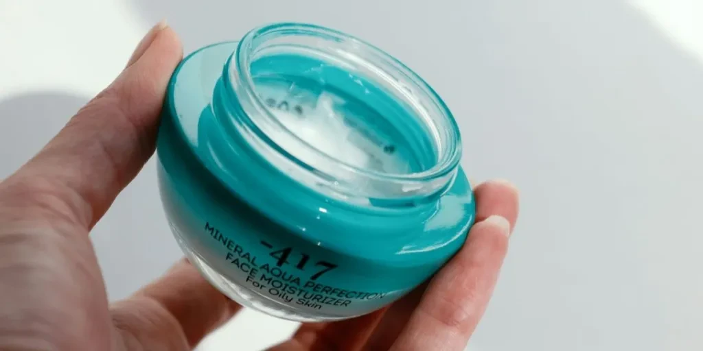 Creme facial. Cosméticos israelenses com minerais do Mar Morto